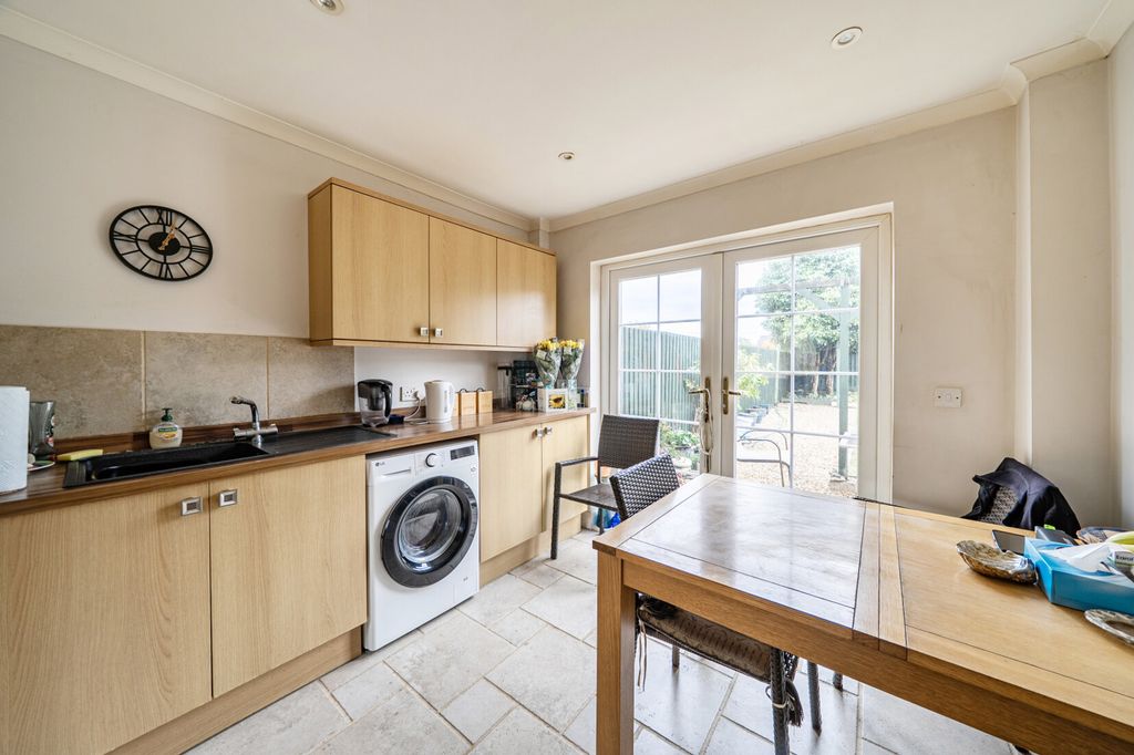 Property photo 3 of 11 Kitchen