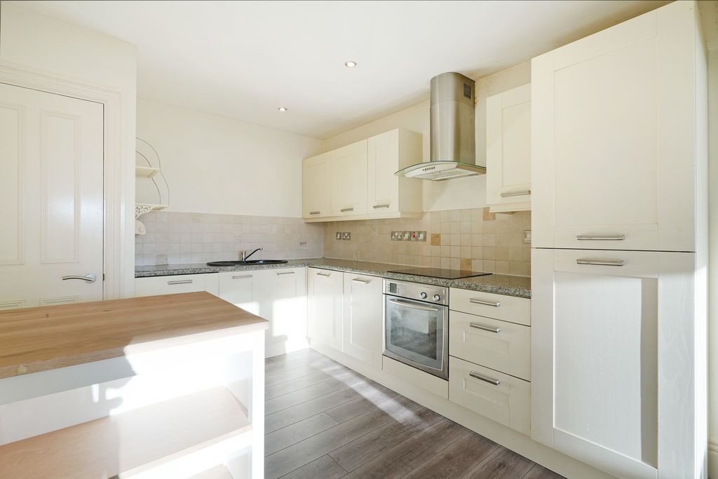 Property photo 3 of 25 Kitchen Units