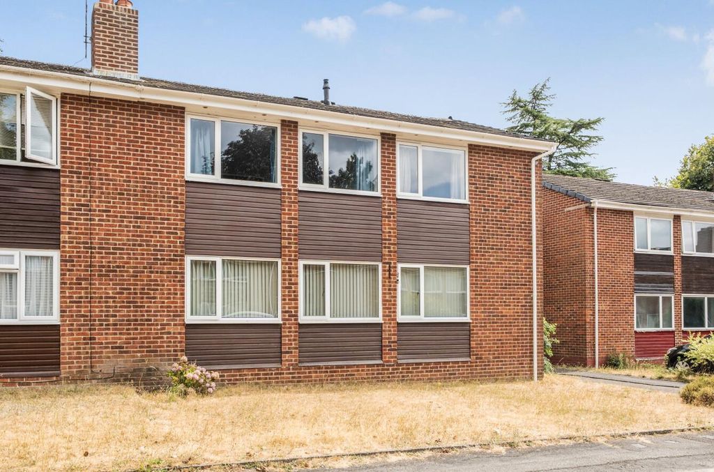 Property photo 1 of 18 Charnwood Close 4 (1).Jpg
