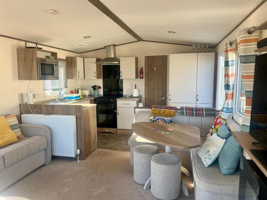 Property photo 2 of 43 Dining Area