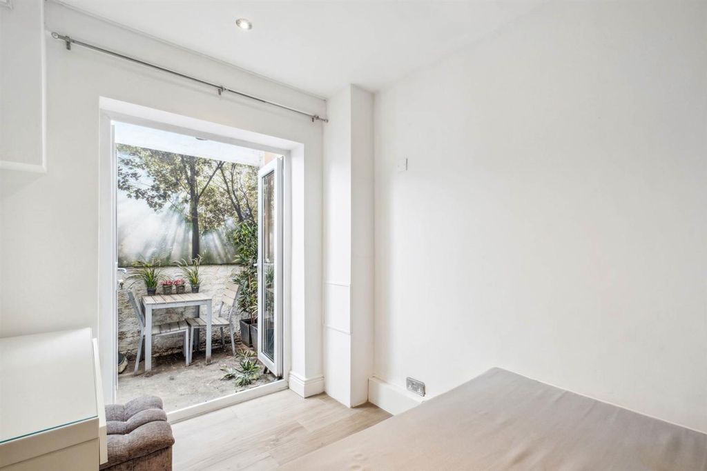 Property photo 3 of 8 Patio, Kings Road, Eden Harper Sw11
