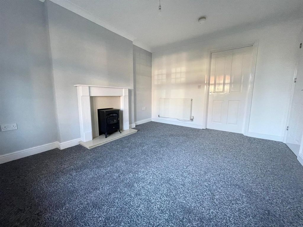 Property photo 2 of 14 Lounge