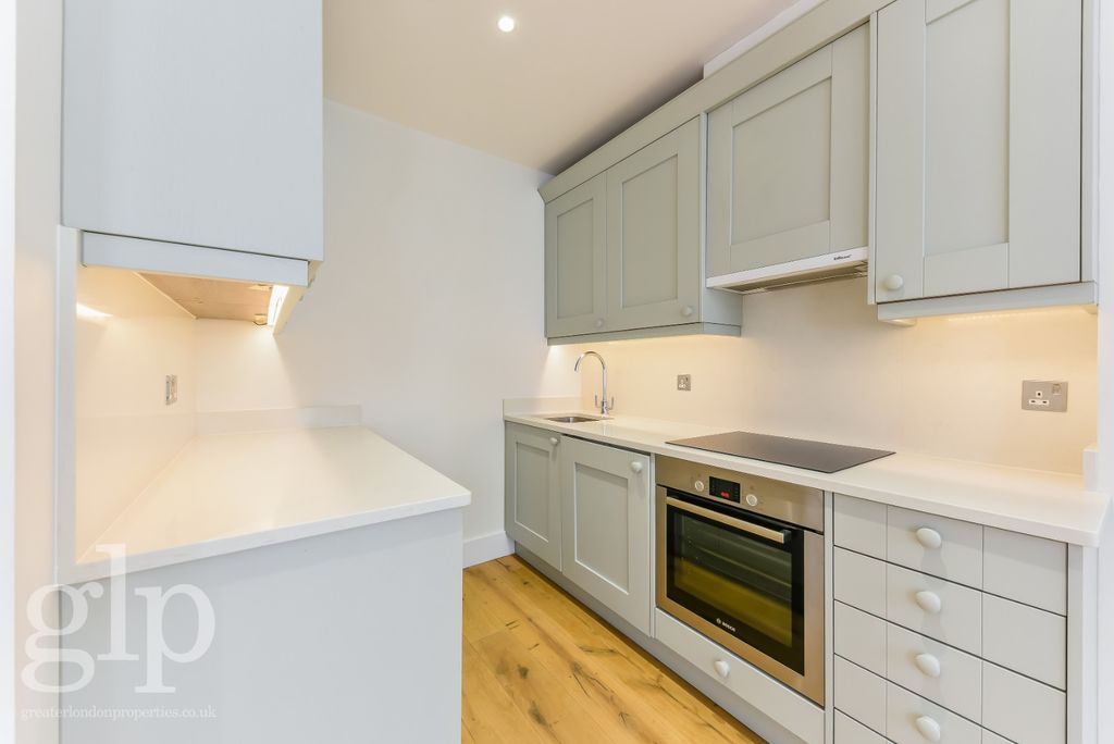 Property photo 2 of 14 3658194