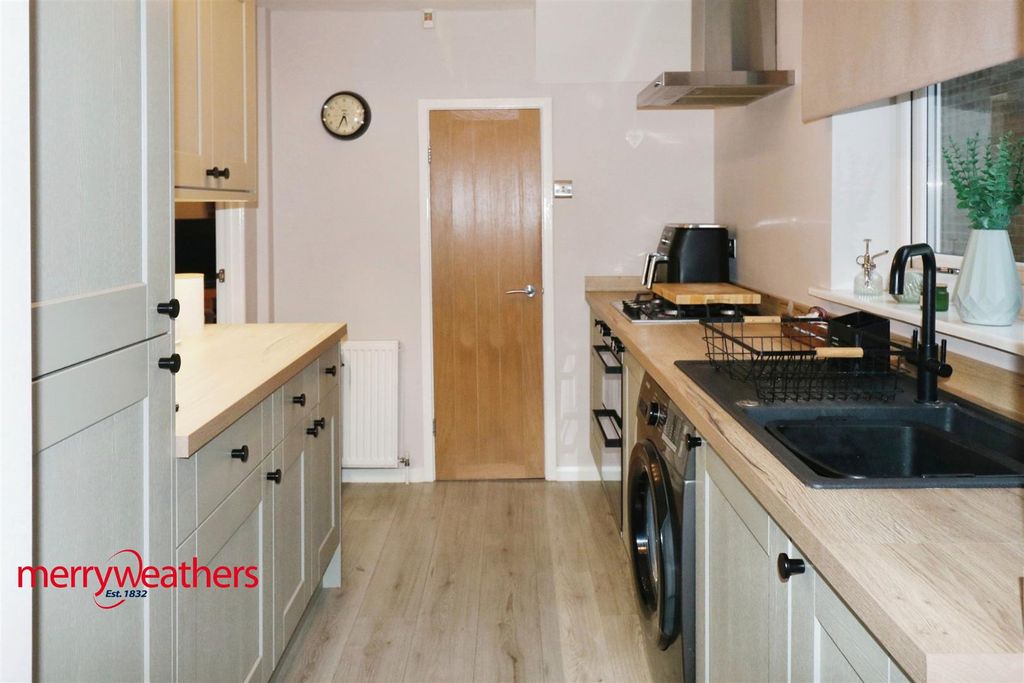Property photo 2 of 17 Kitchen