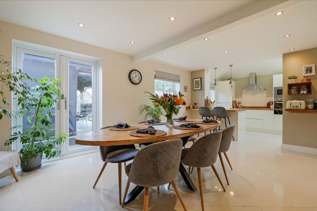 Property photo 2 of 26