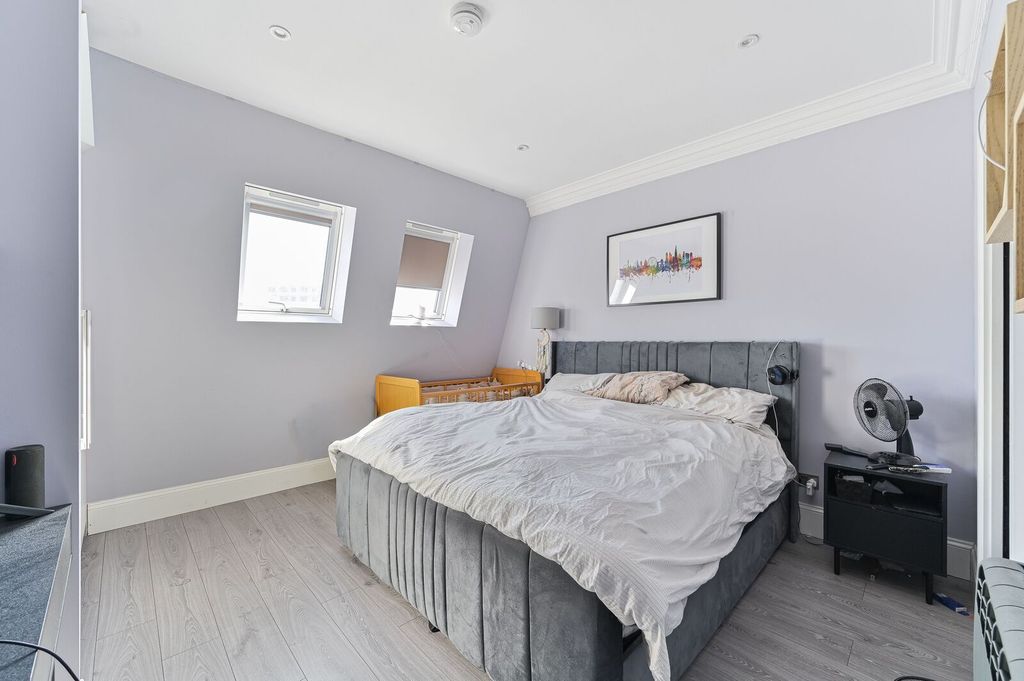 Property photo 2 of 18