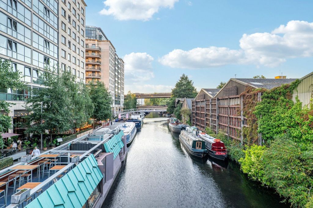 Property photo 2 of 15 Grand Union Canal