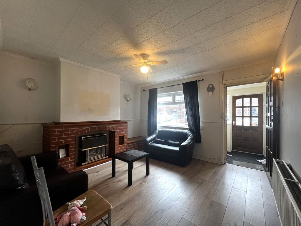 Property photo 3 of 12