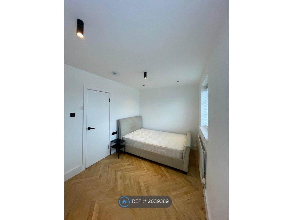 Property photo 3 of 28