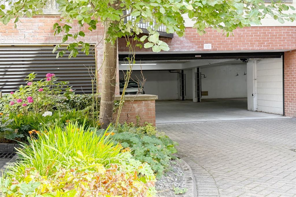 Property photo 3 of 15 Underground Parking