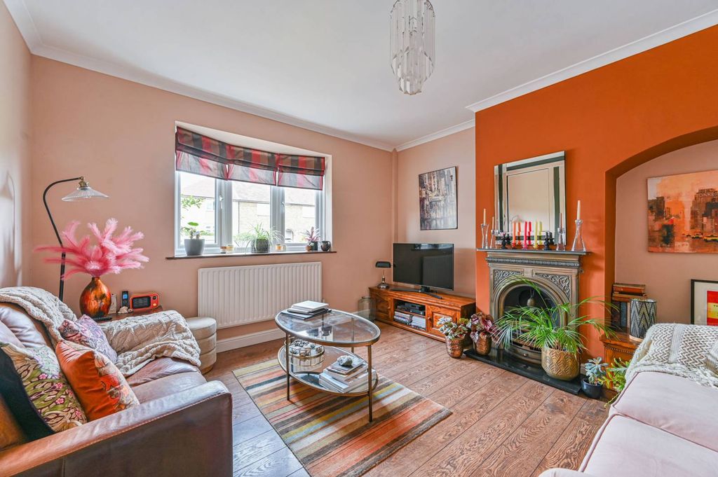 Property photo 3 of 18