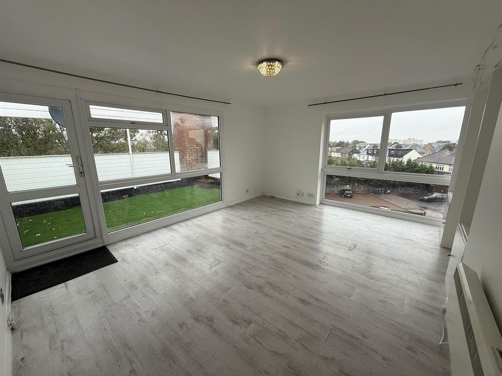 Property photo 2 of 9 7.Jpg