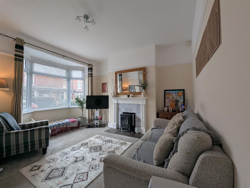 Property photo 2 of 8 Lounge