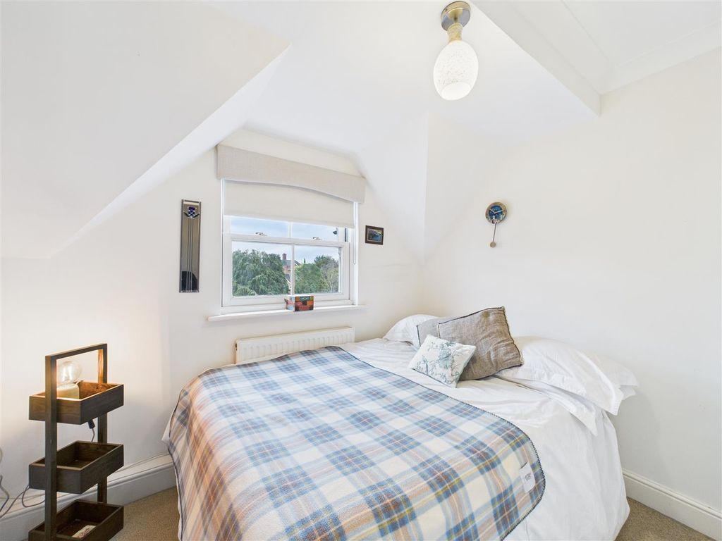 Property photo 3 of 6