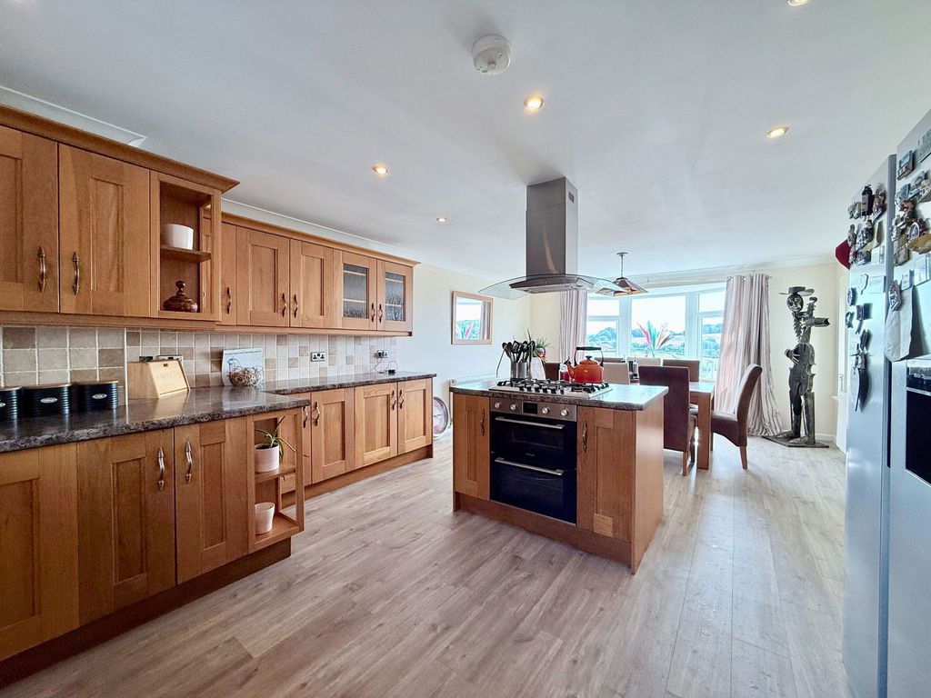 Property photo 3 of 26