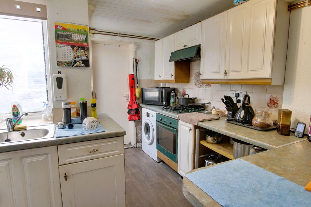 Property photo 2 of 6