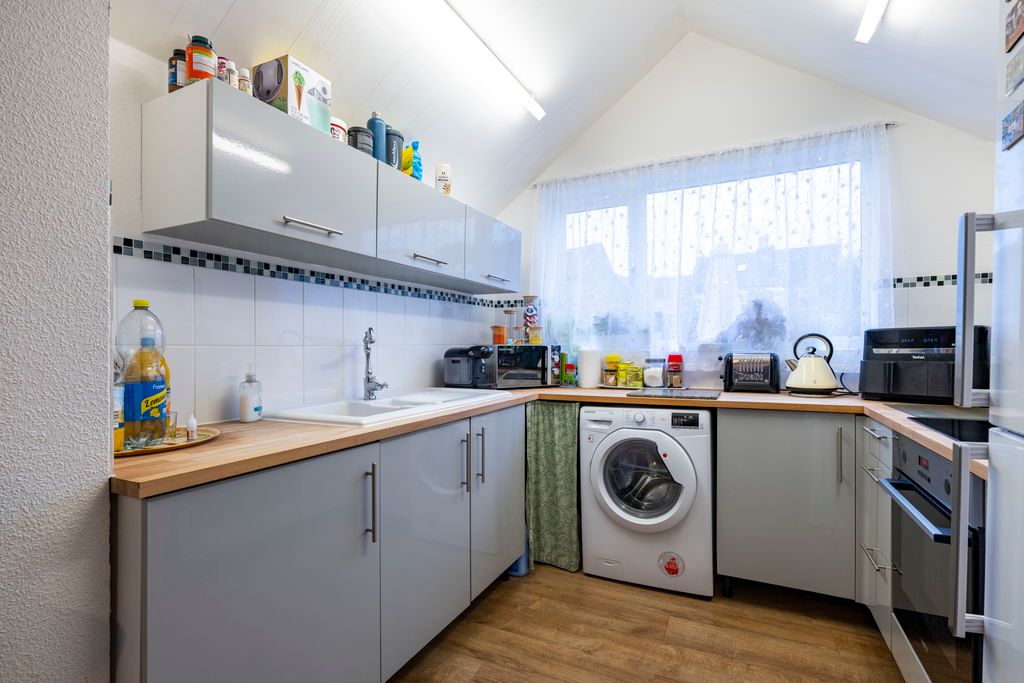 Property photo 3 of 18 Kitchen