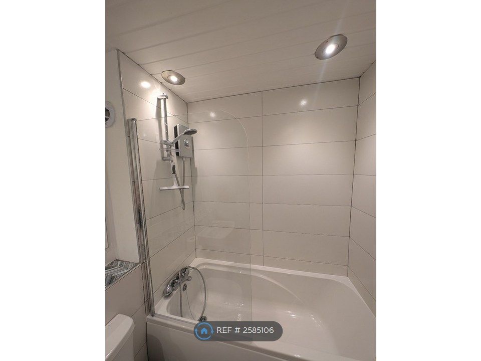 Property photo 3 of 8 Bathroom