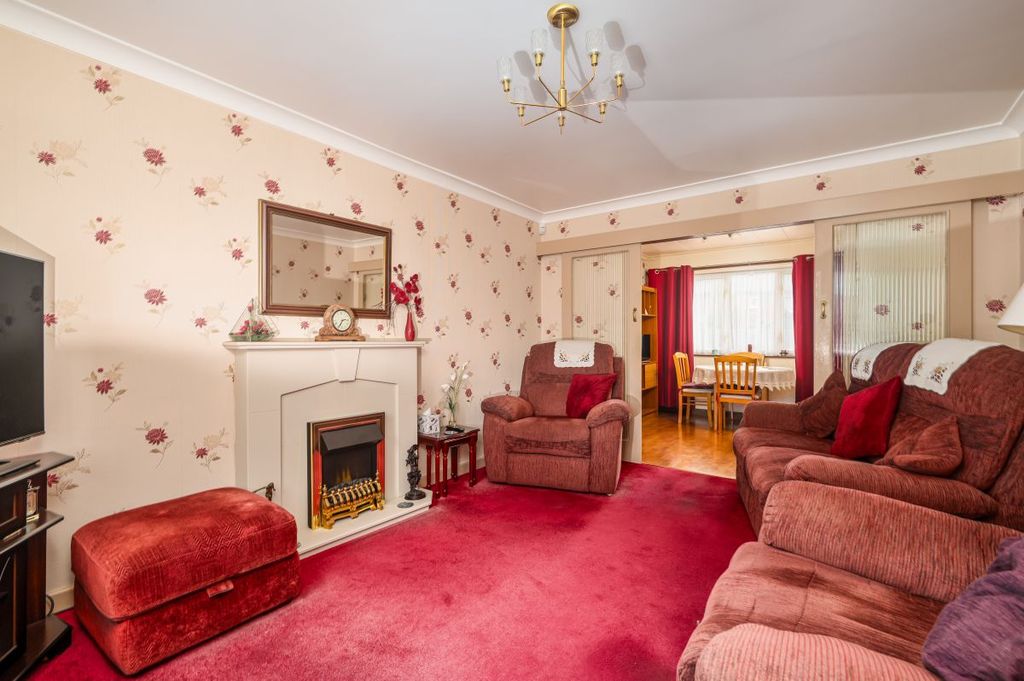 Property photo 2 of 25