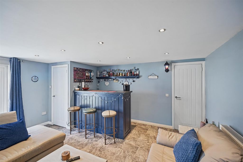 Property photo 3 of 28 Secaurin Ave-3.Jpg