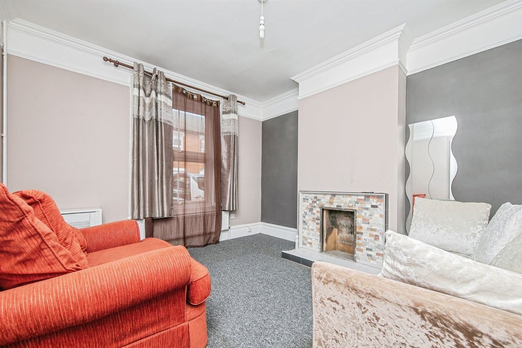 Property photo 2 of 16