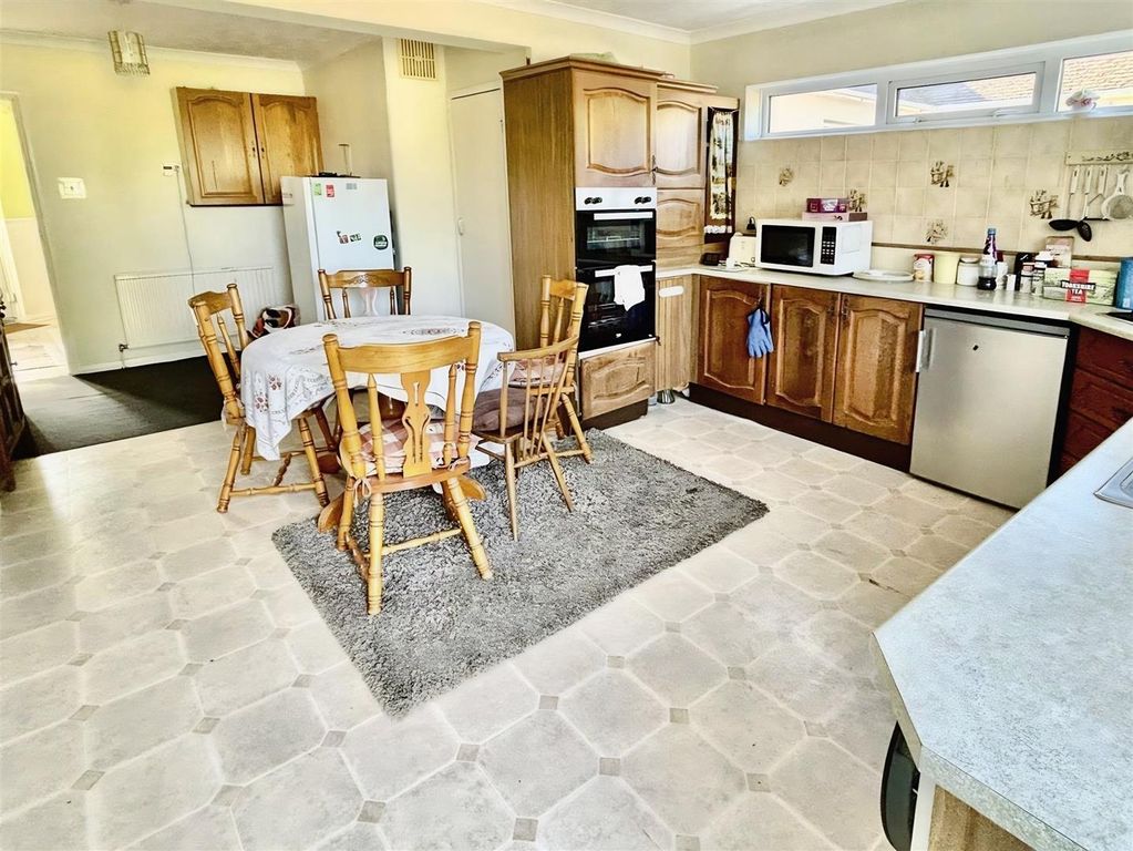 Property photo 3 of 10 Kitchen/Dining Room