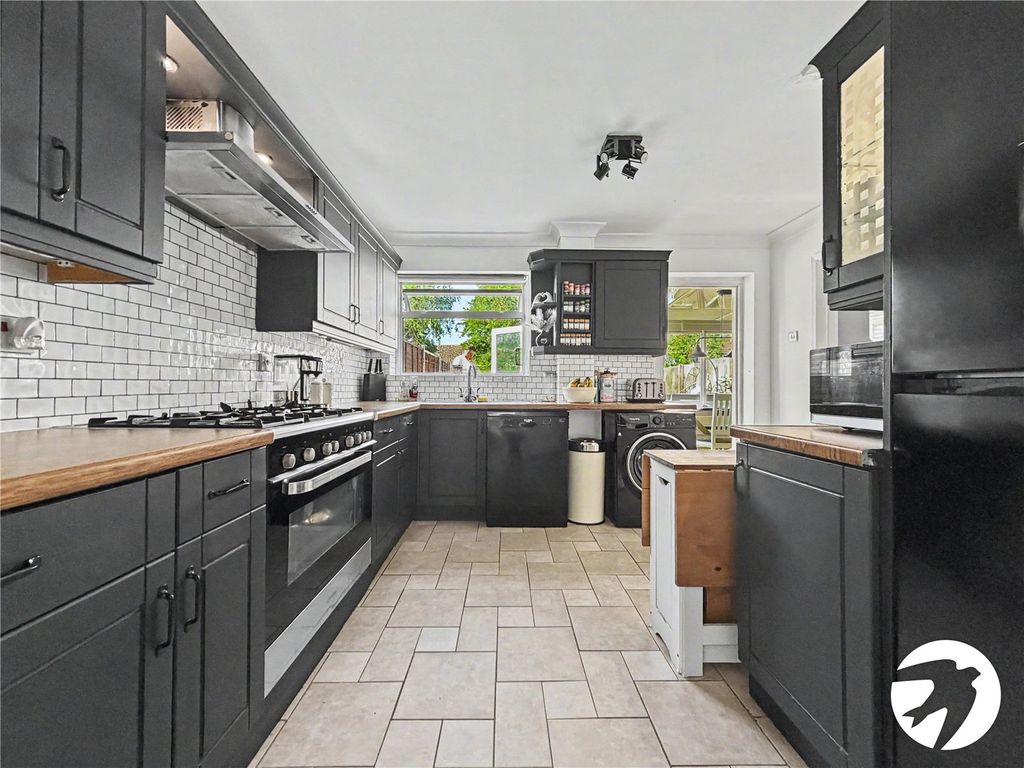 Property photo 2 of 19 Kitchen