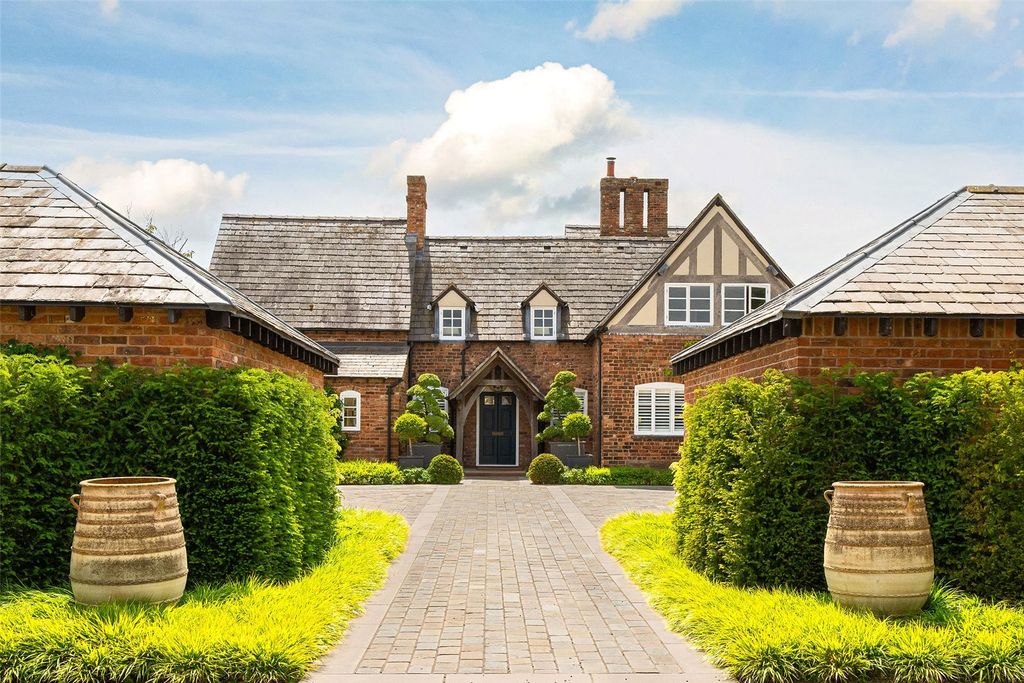Property photo 3 of 61 Stretton Old Hall