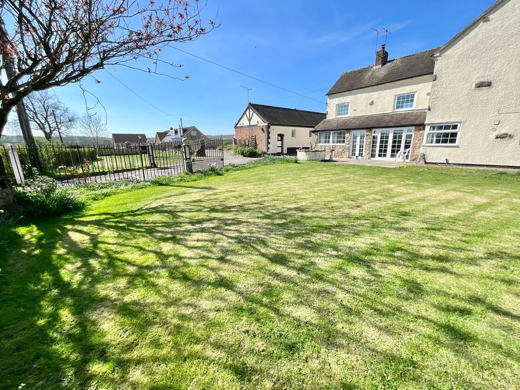 Property photo 2 of 39