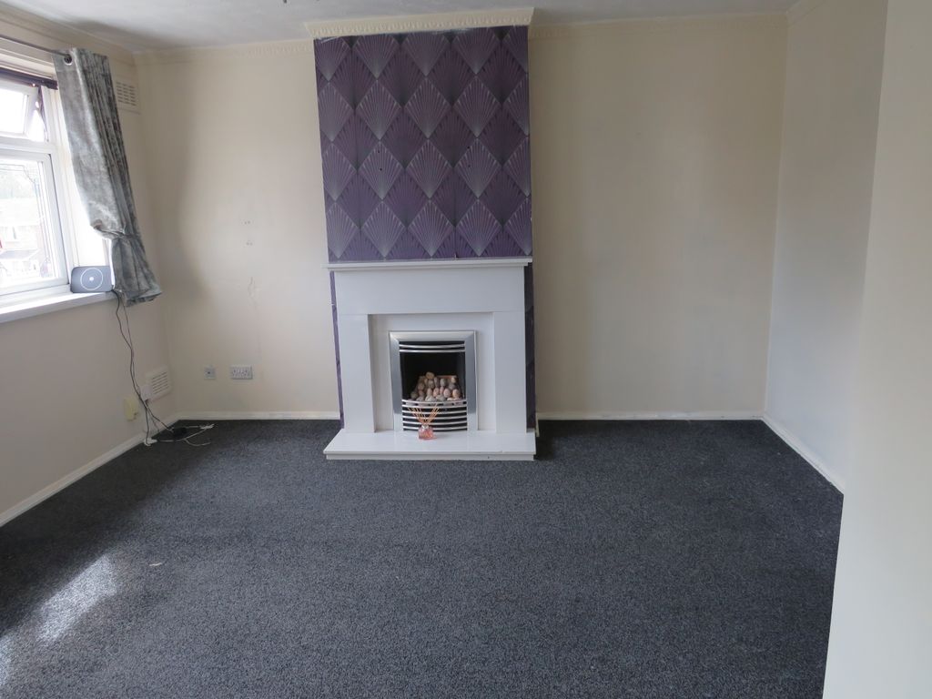 Property photo 2 of 7 Living Room