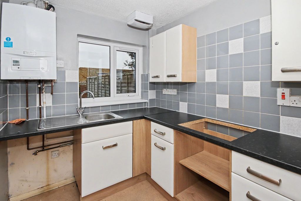 Property photo 3 of 19 41 Whitgift Road, Teversham, Cambridge, Cb1 9Ay