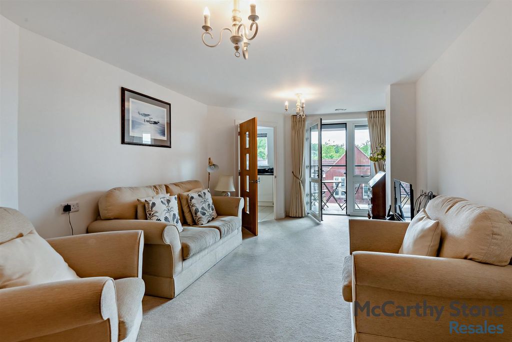 Property photo 3 of 27 8652782-Interior06-800.Jpg