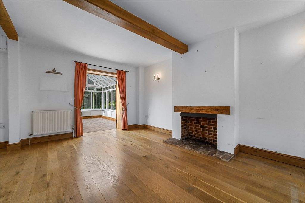 Property photo 2 of 31 Sitting Room