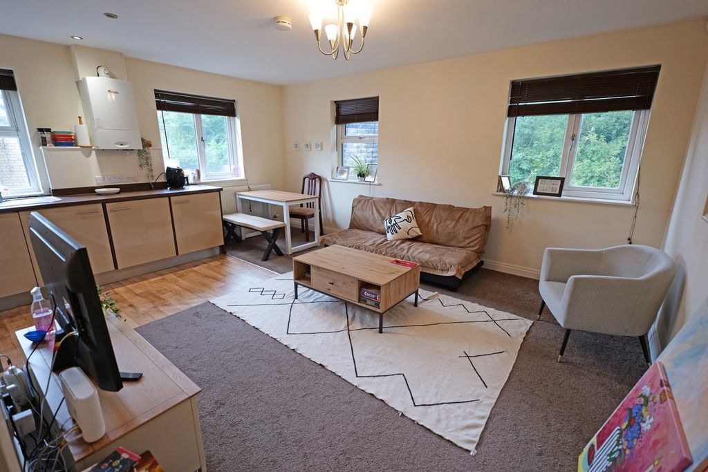 Property photo 3 of 11