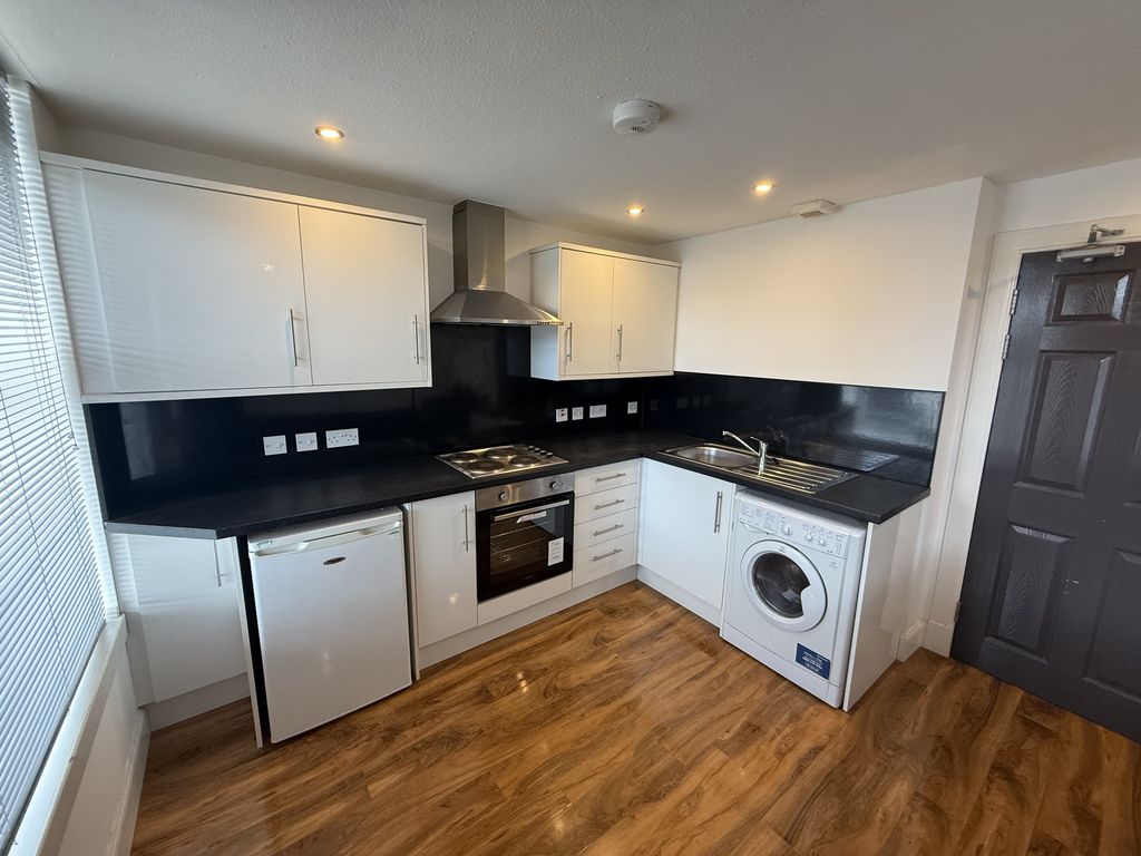 Property photo 1 of 10 Kitchen