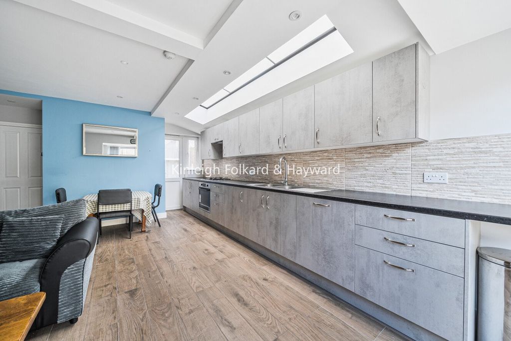 Property photo 2 of 8 Picture No. 14