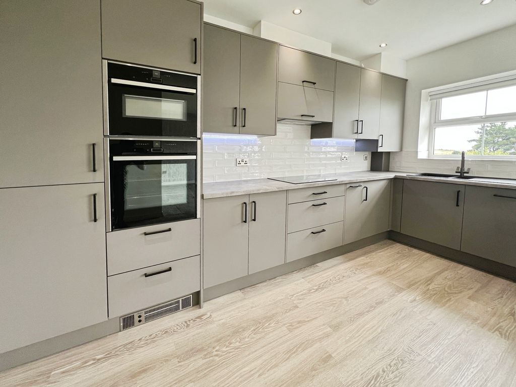 Property photo 3 of 22 Kitchen