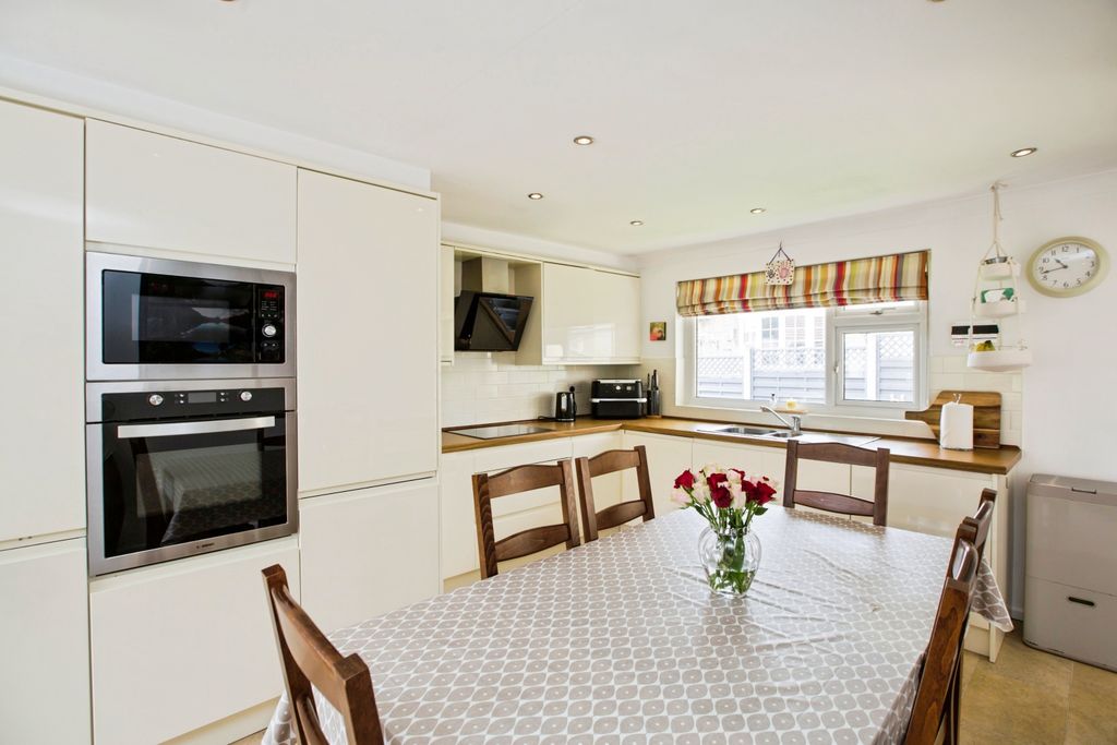 Property photo 3 of 15 Kitchen Diner