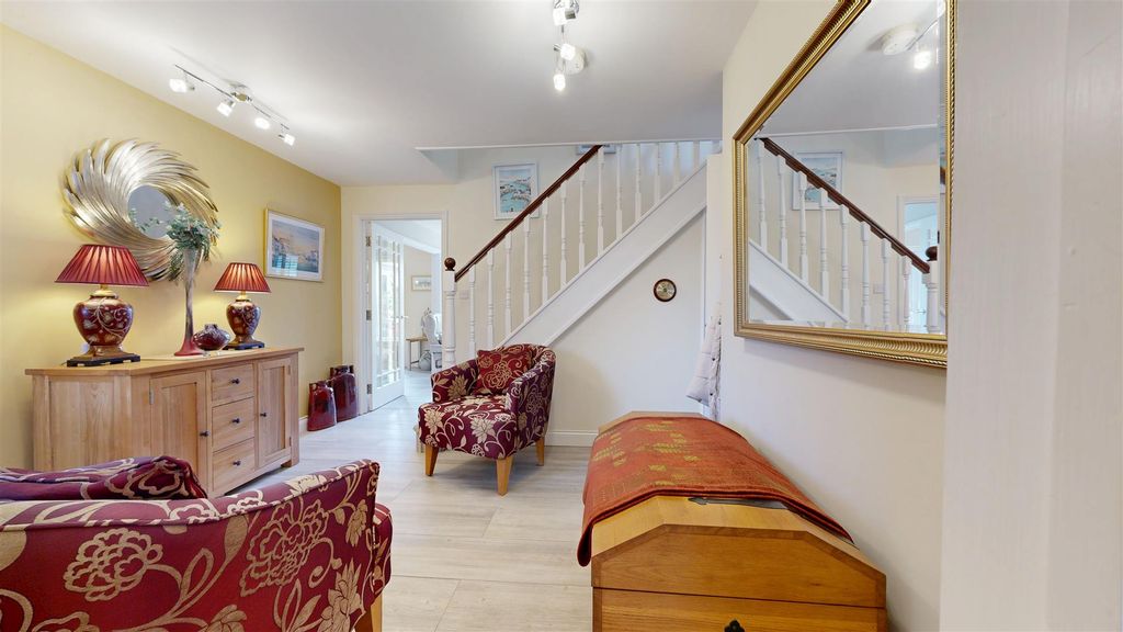 Property photo 3 of 25 Hallway.Jpg