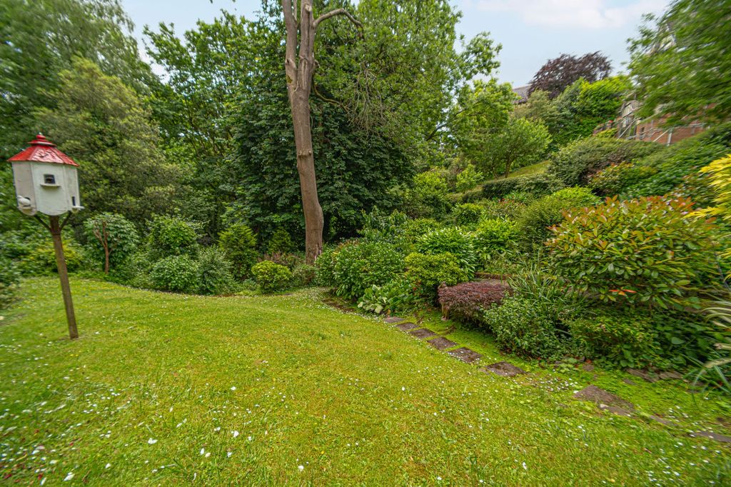 Property photo 2 of 31