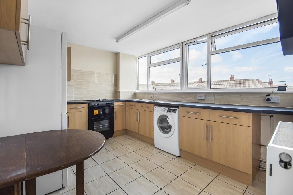 Property photo 1 of 11 Kitchen