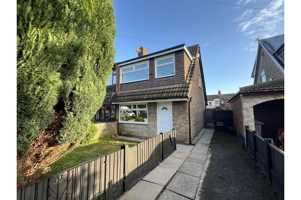 Property photo 1 of 10 Front