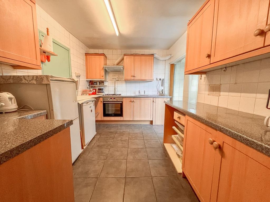 Property photo 3 of 20 Kitchen