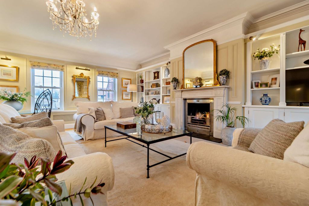 Property photo 2 of 26 8632598-Interior21-800