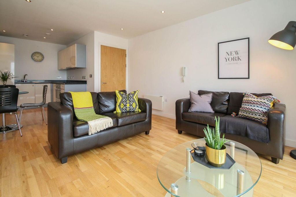 Property photo 3 of 6 27Alex3.Jpg