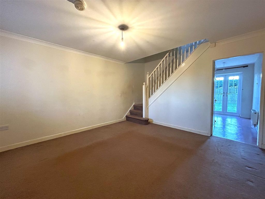 Property photo 3 of 16 Lounge