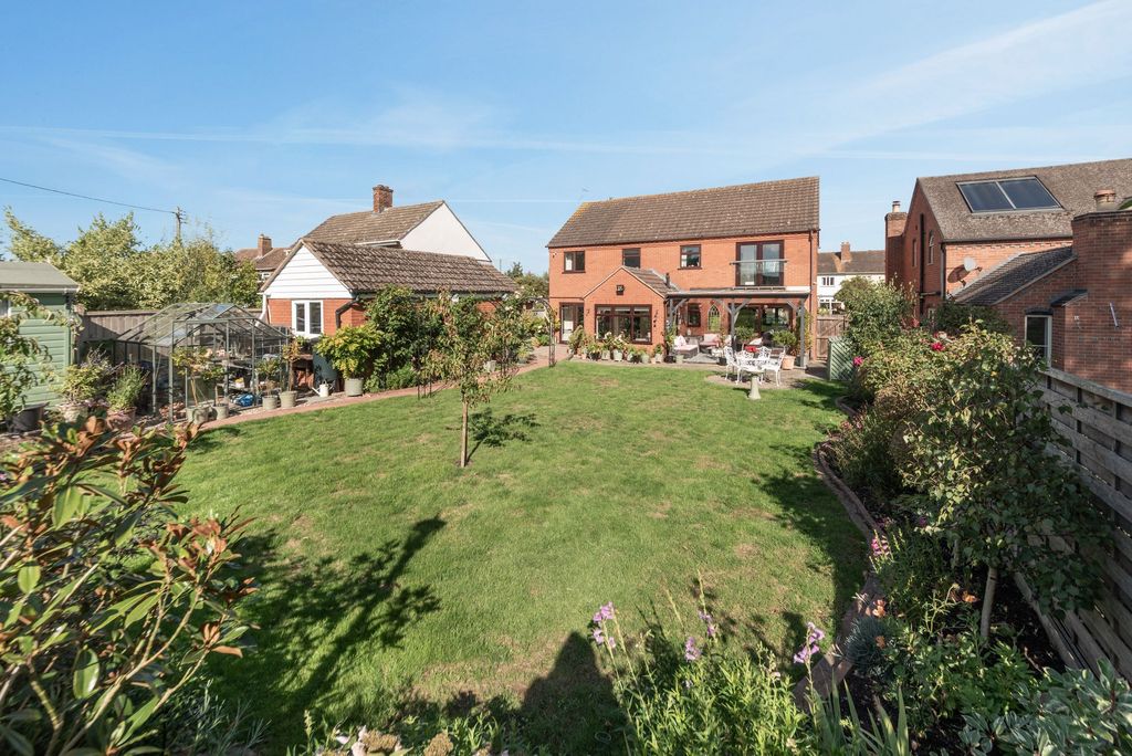 Property photo 3 of 29 South Facing Garden