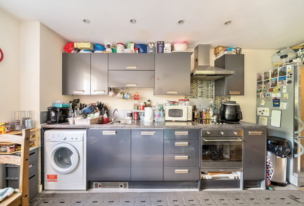 Property photo 2 of 8 1-681B22803d201-1...
