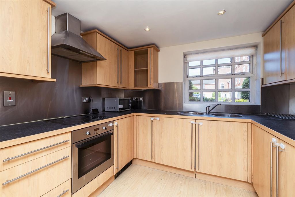 Property photo 3 of 12