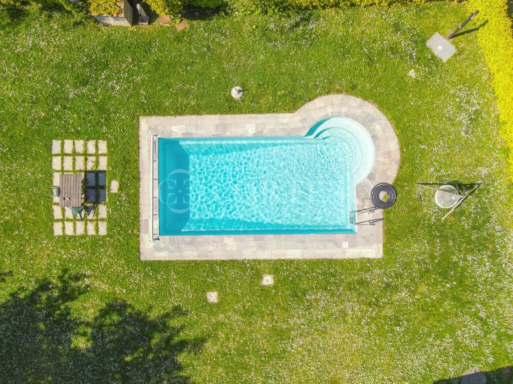 Property photo 2 of 36